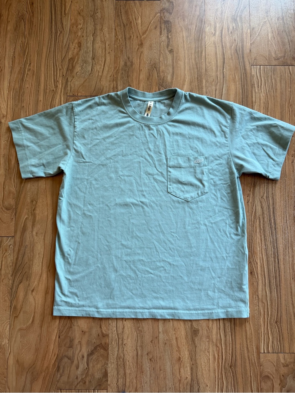 KEEN NWOT big pocket tee